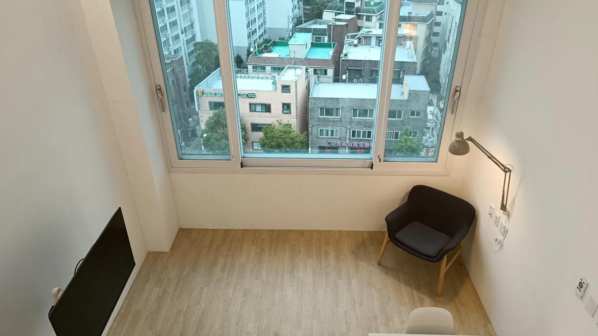 Minimalism Stay At Gimpo Airport Seoul